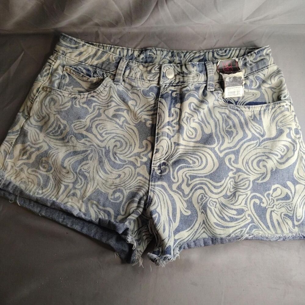 No-boundaries Women's multi Shorts